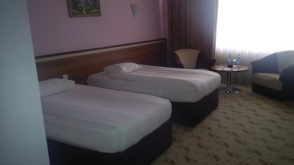 River Side Hotel Mingeczaur Pokój zdjęcie