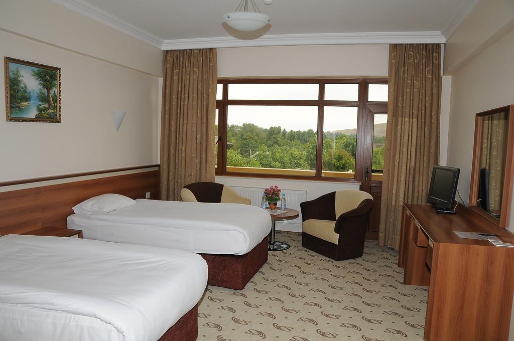 River Side Hotel Mingeczaur Pokój zdjęcie